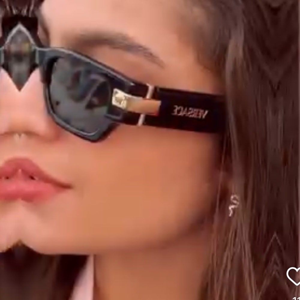 Excluded Versace Sunglasses, New 335 - Picture 5 of 11